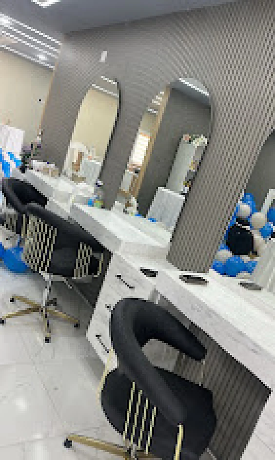Nova Lotus Beauty Center kuaför bölümü ve saç tasarım koltukları